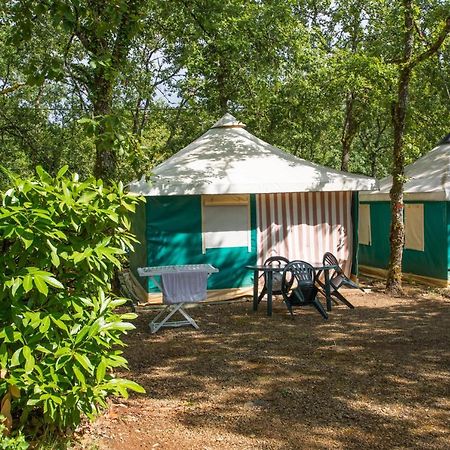 Camping Au Bois Dormant Chauffour-sur-Vell Екстериор снимка