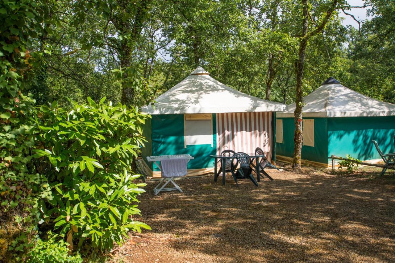 Camping Au Bois Dormant Chauffour-sur-Vell Екстериор снимка